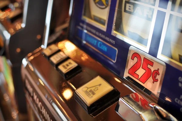 Hand settlement display showing winner and payout on garudatoto login Bandar Ceme table