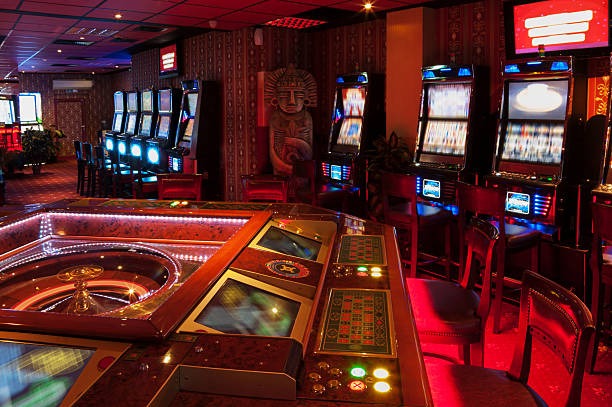 Poker table interface on garudatoto login platform showing player positions and betting controls